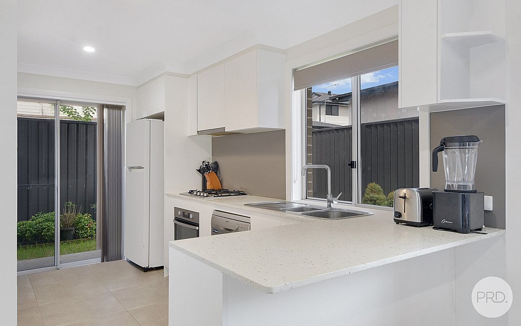 1/13 Algie Cres  Kingswood 2