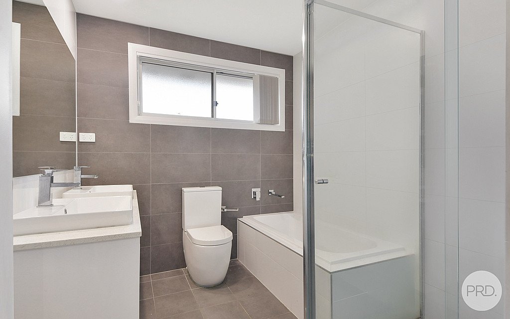 1/13 Algie Cres  Kingswood 7