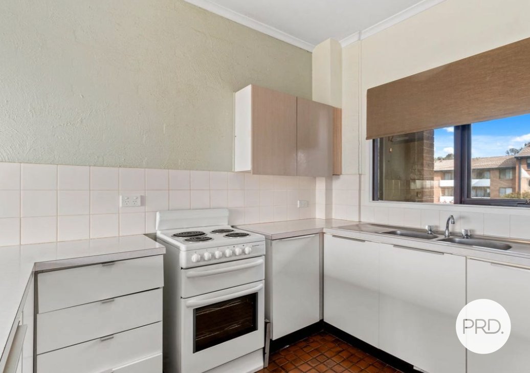 11/3 Bonrook Street HAWKER 7