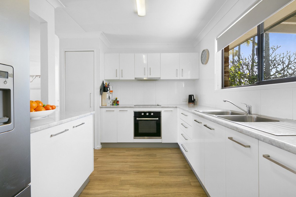 1/13 Crimson Court Miami 1