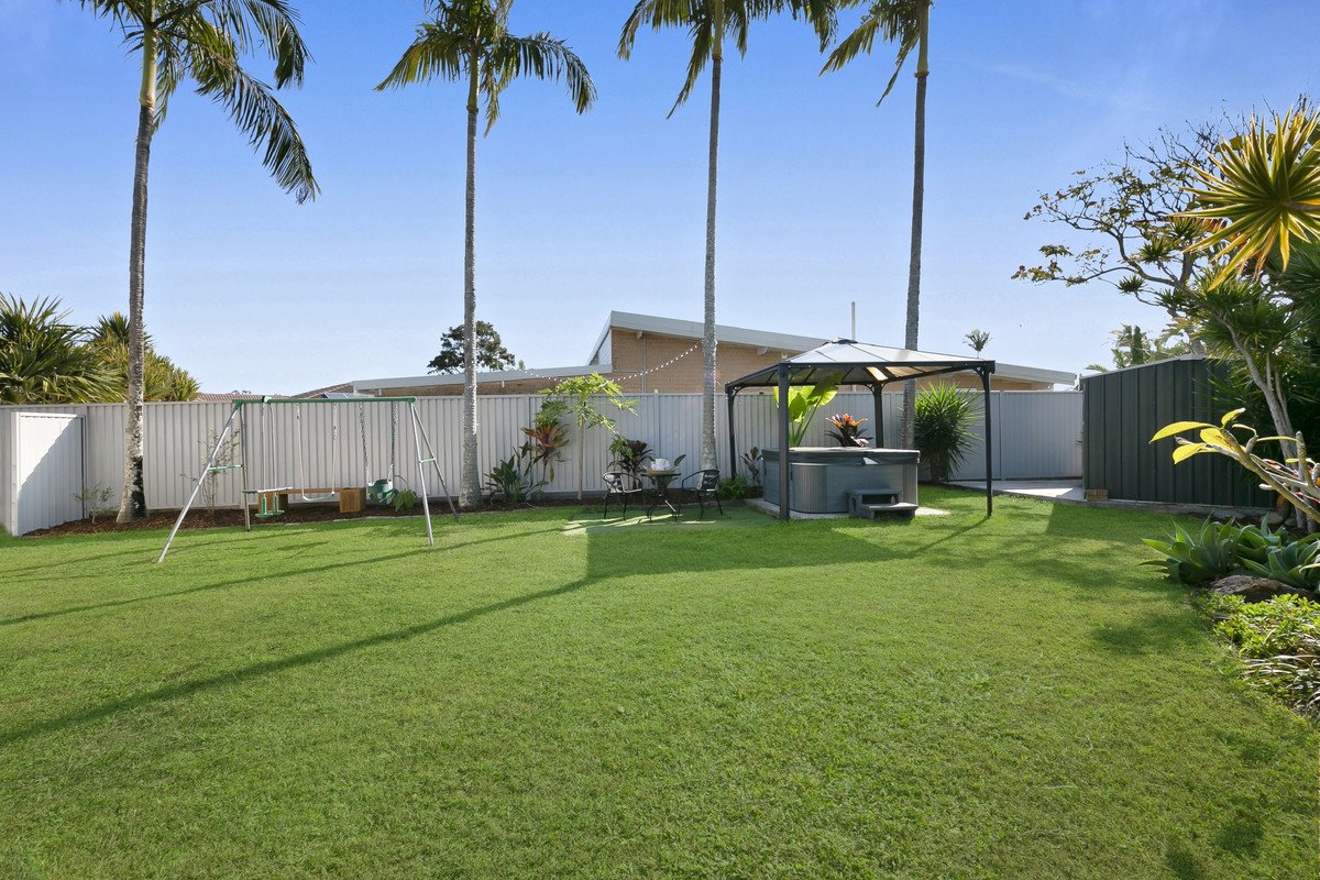 1/13 Crimson Court Miami 12