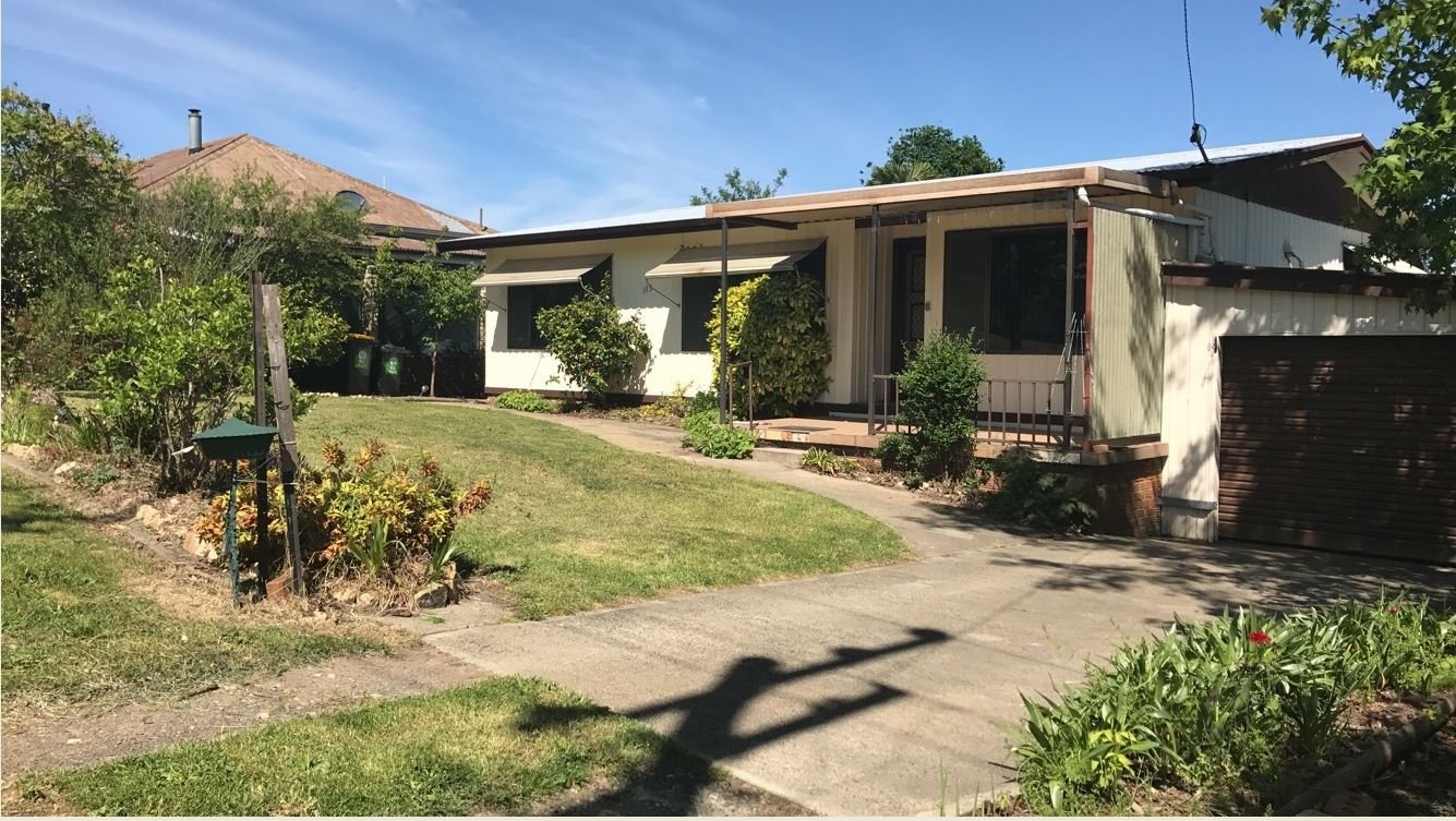 113 King St  TUMBARUMBA 1