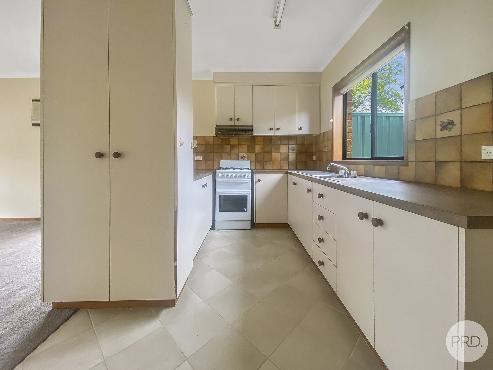 1/13 Louey Drive WHITE HILLS 2