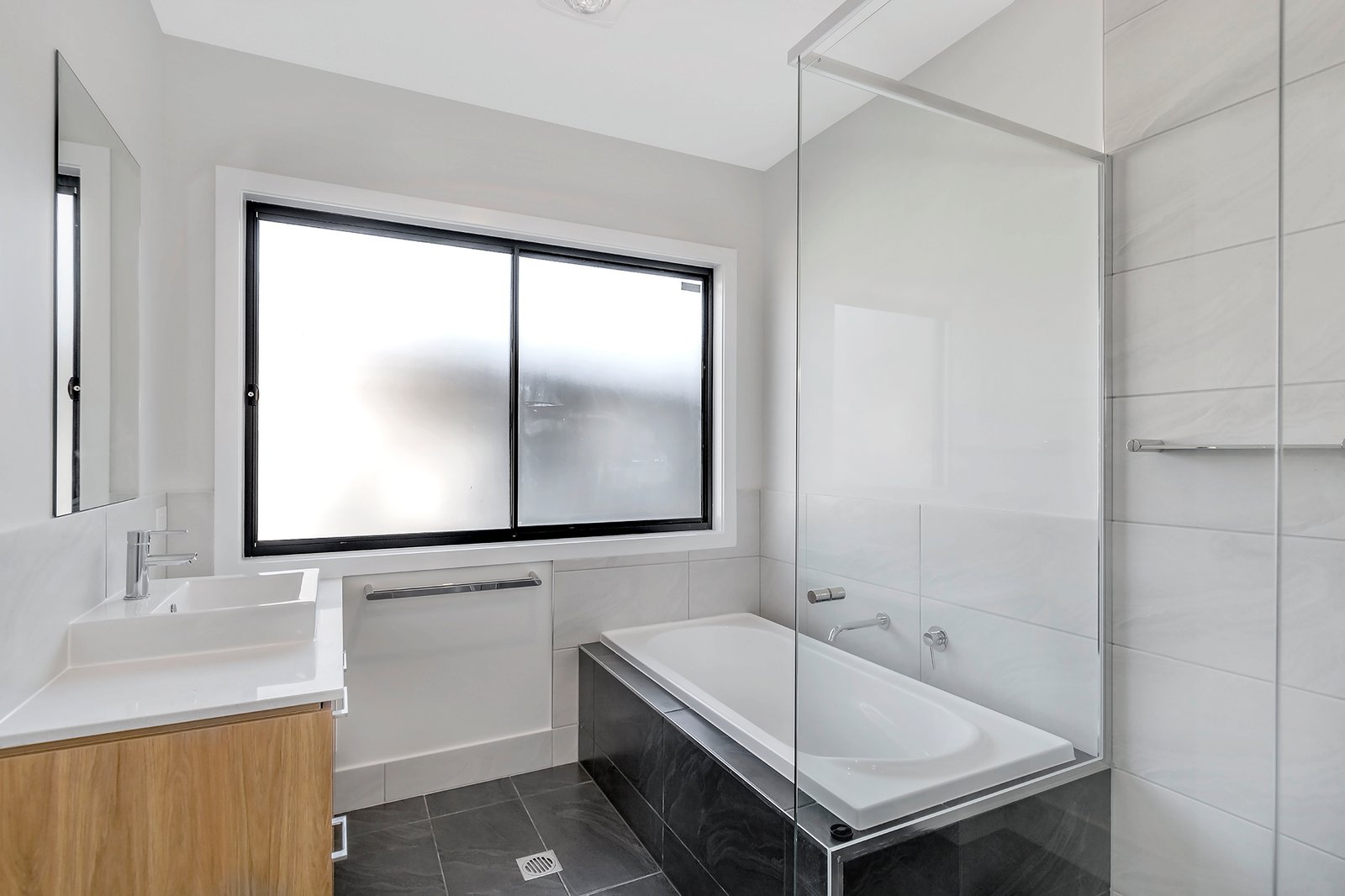 1/13 Robert Street MUDGEERABA 3