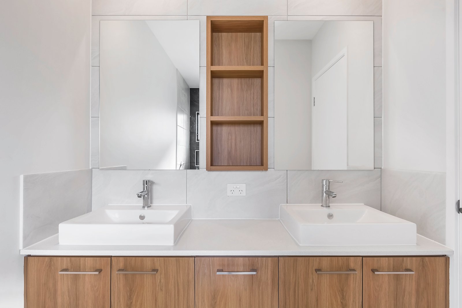 1/13 Robert Street MUDGEERABA 5