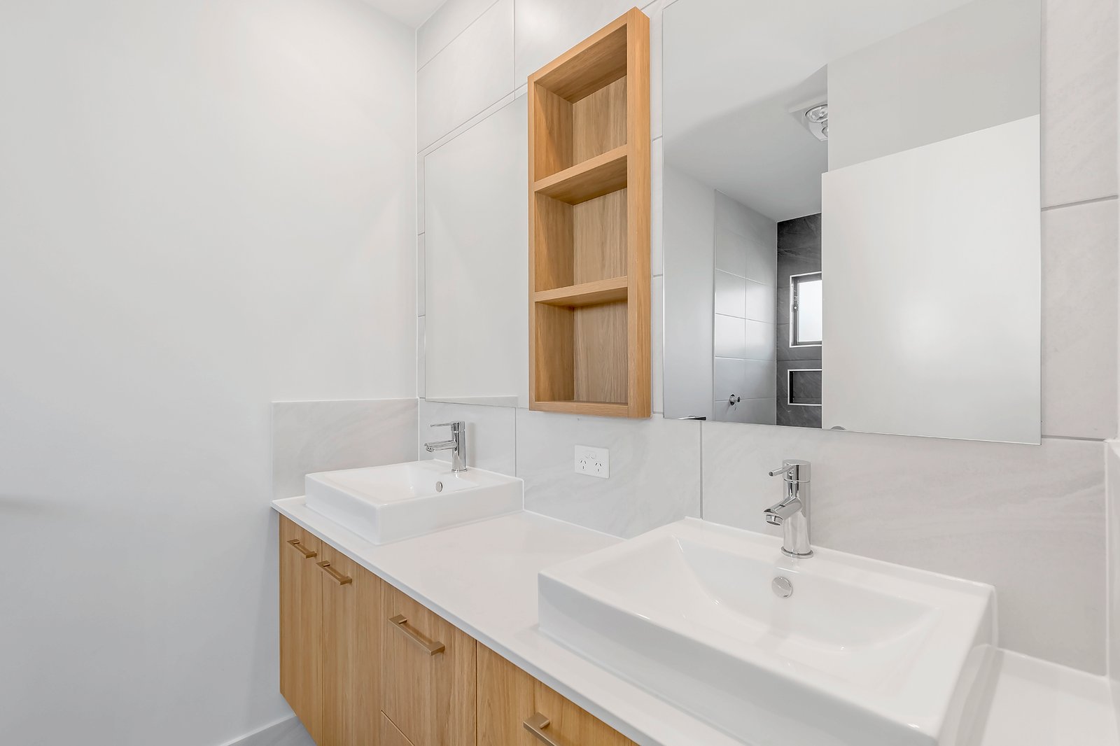 1/13 Robert Street MUDGEERABA 6
