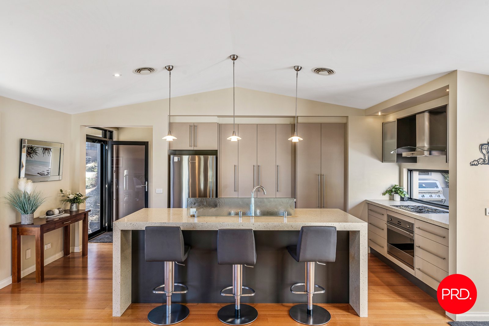 1/13 Roslyn Court KENNINGTON 11