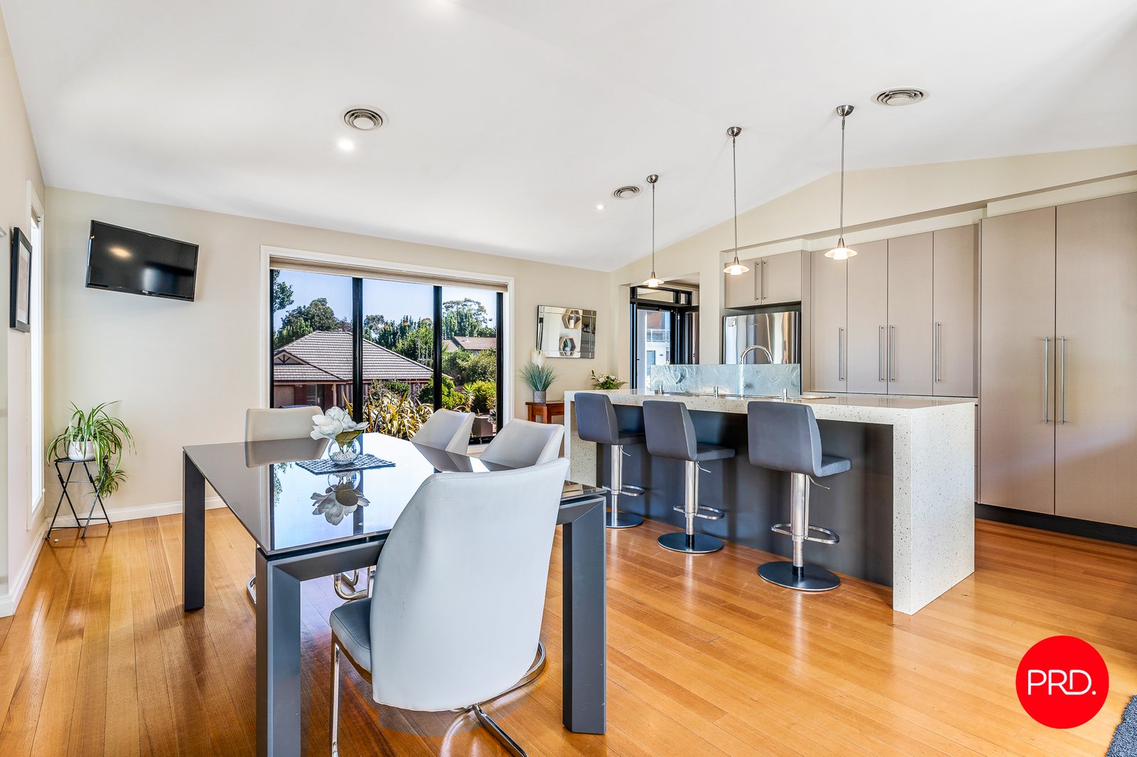 1/13 Roslyn Court KENNINGTON 12