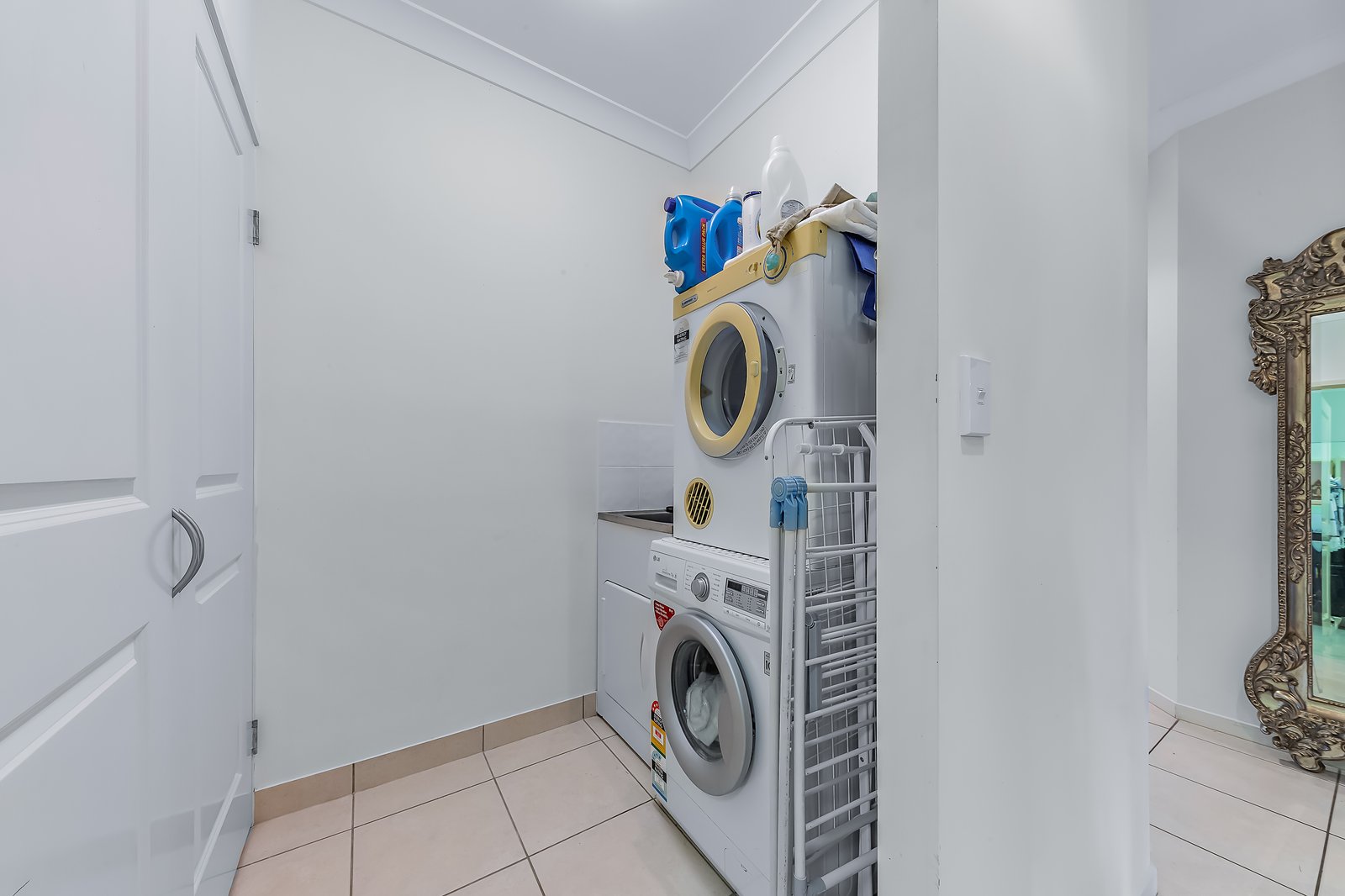 1/13 Ryben Court CANNONVALE 10
