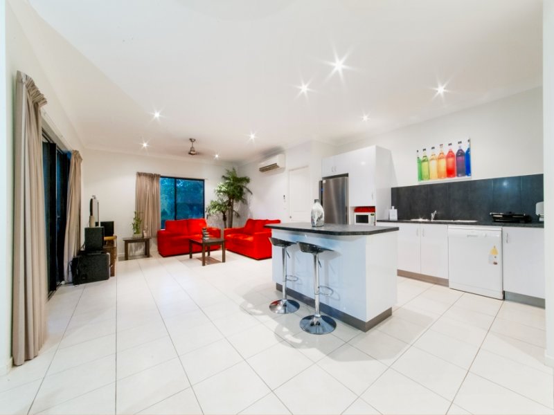 1/13 Ryben Court CANNONVALE 1