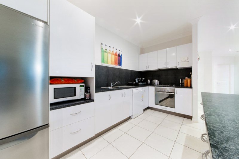 1/13 Ryben Court CANNONVALE 4