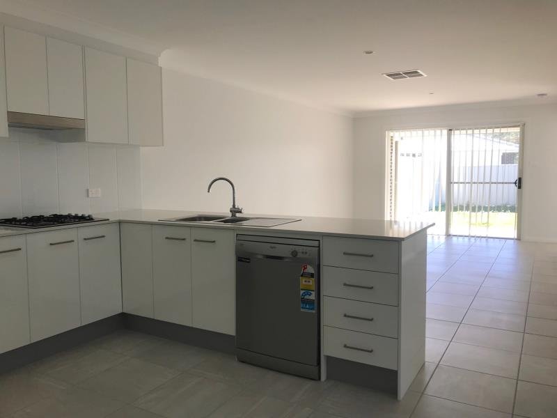 1/13 Scarborough Close TAMWORTH 8
