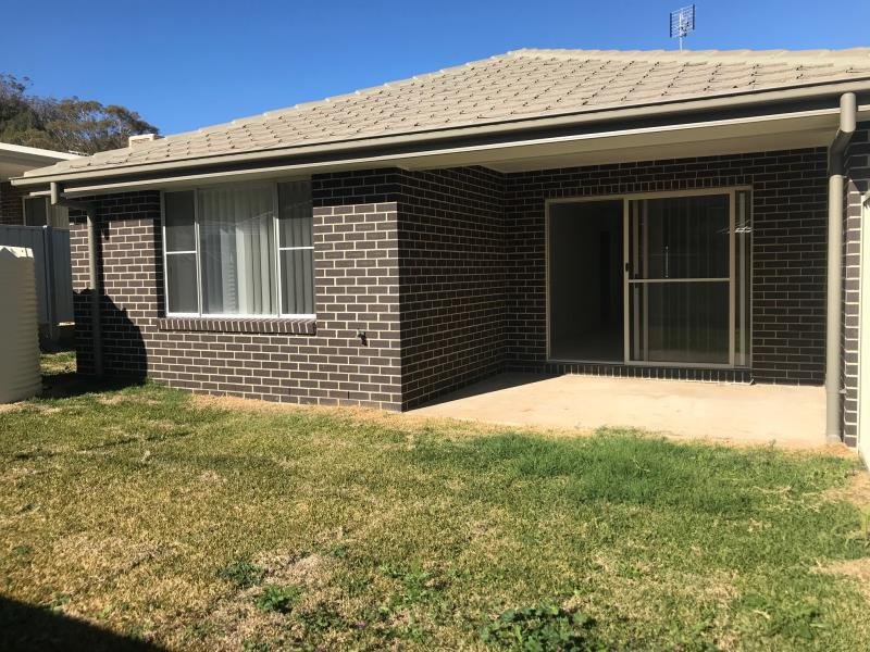 1/13 Scarborough Close TAMWORTH 9