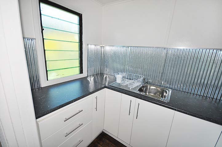 113 Urana Street THE ROCK 4