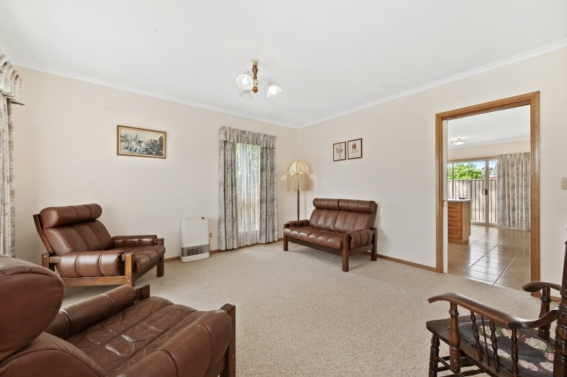 Gallery: 1130 Doveton Street North