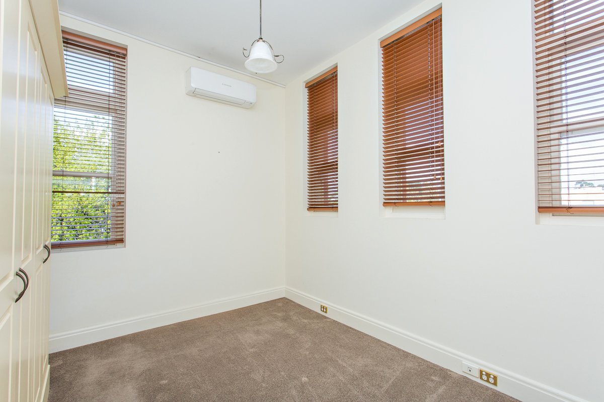 Gallery: 11/300 Gillies Street