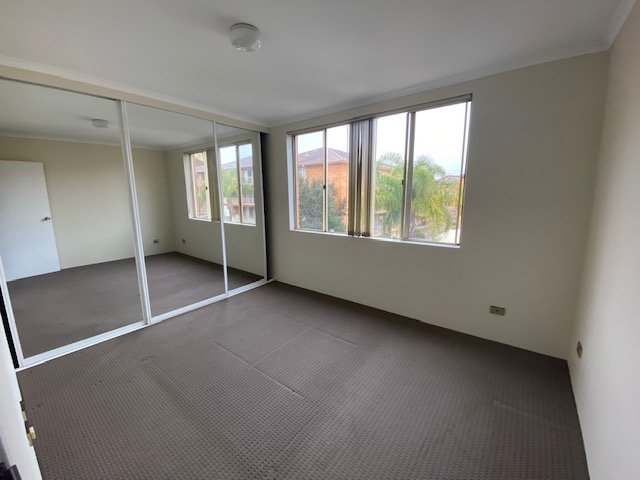 113/2 Riverpark Drive LIVERPOOL 4