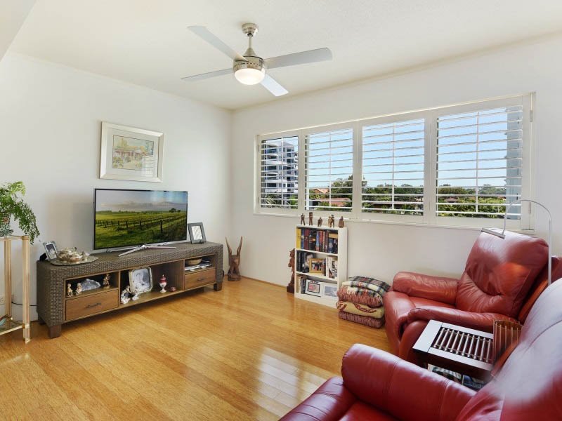 11/326-342 Marine Parade LABRADOR 6