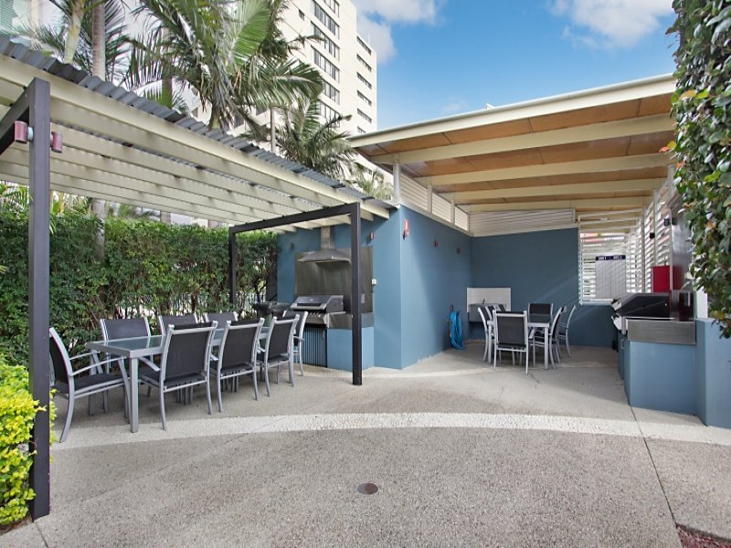 11/326-342 Marine Parade LABRADOR 13