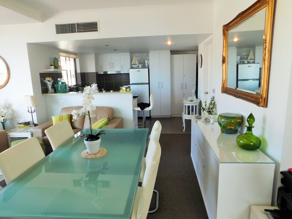 1133/1 Ocean Street "Swell Apartments" BURLEIGH HEADS 9