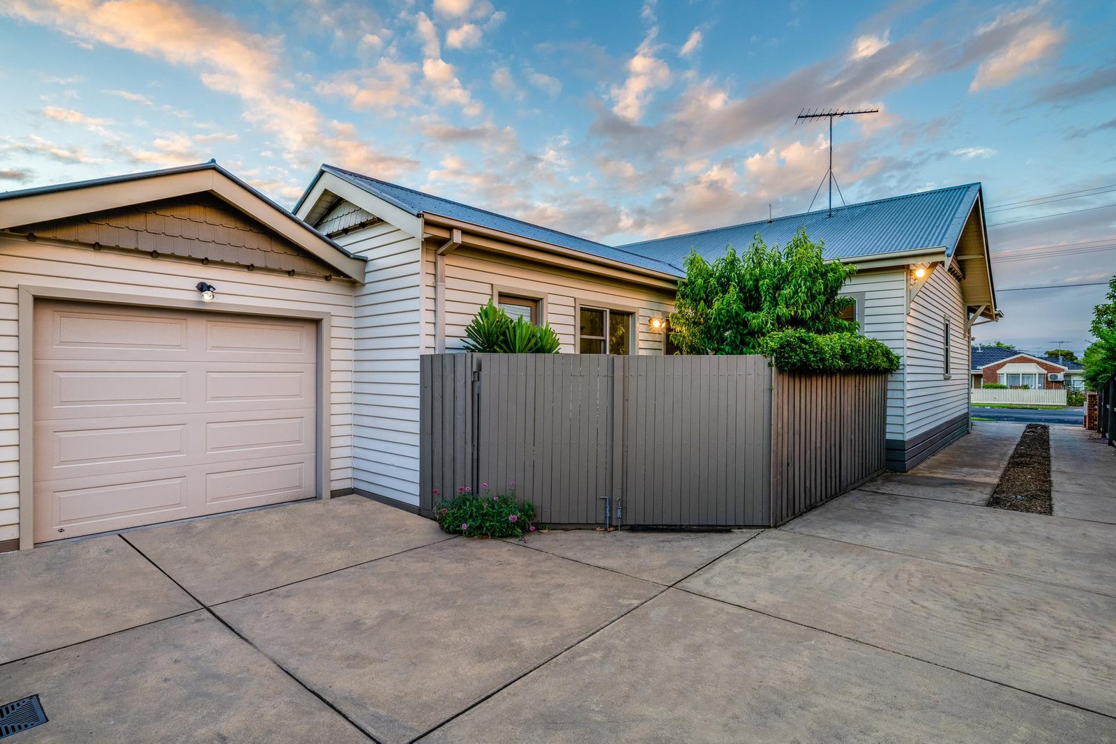 Real Estate and Property in 1/135 Roslyn Road, Belmont, VIC