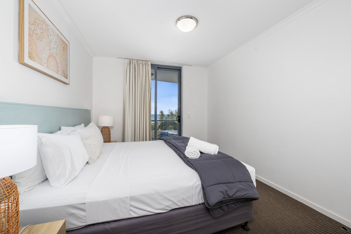 1139/1 Ocean Street BURLEIGH HEADS 9