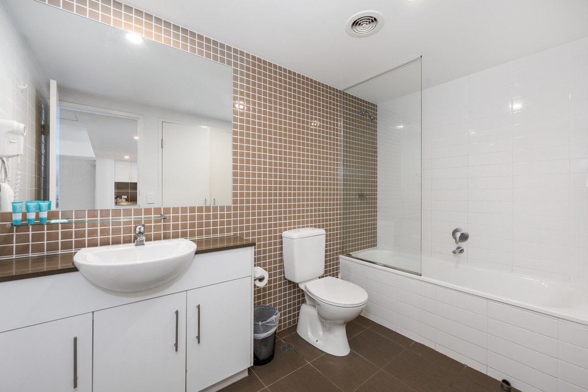 1139/1 Ocean Street BURLEIGH HEADS 12