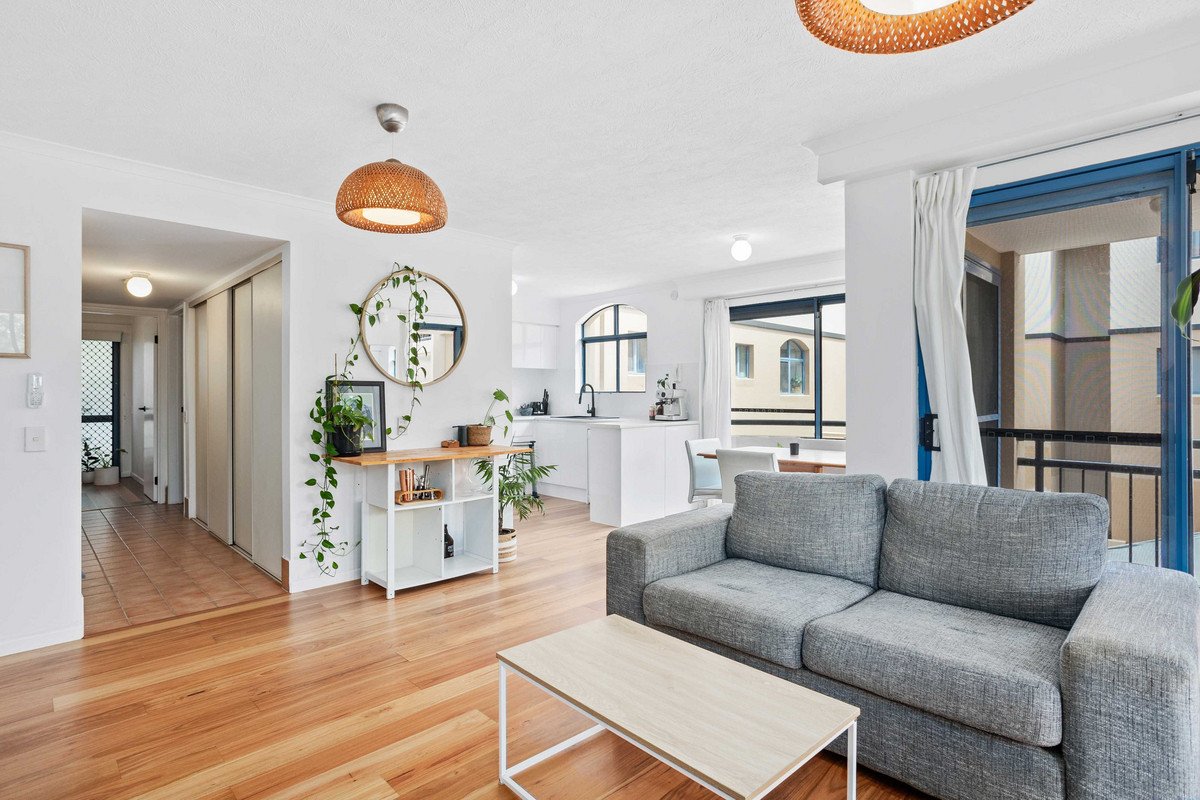 11/4-10 Monte Carlo Avenue Surfers Paradise 1