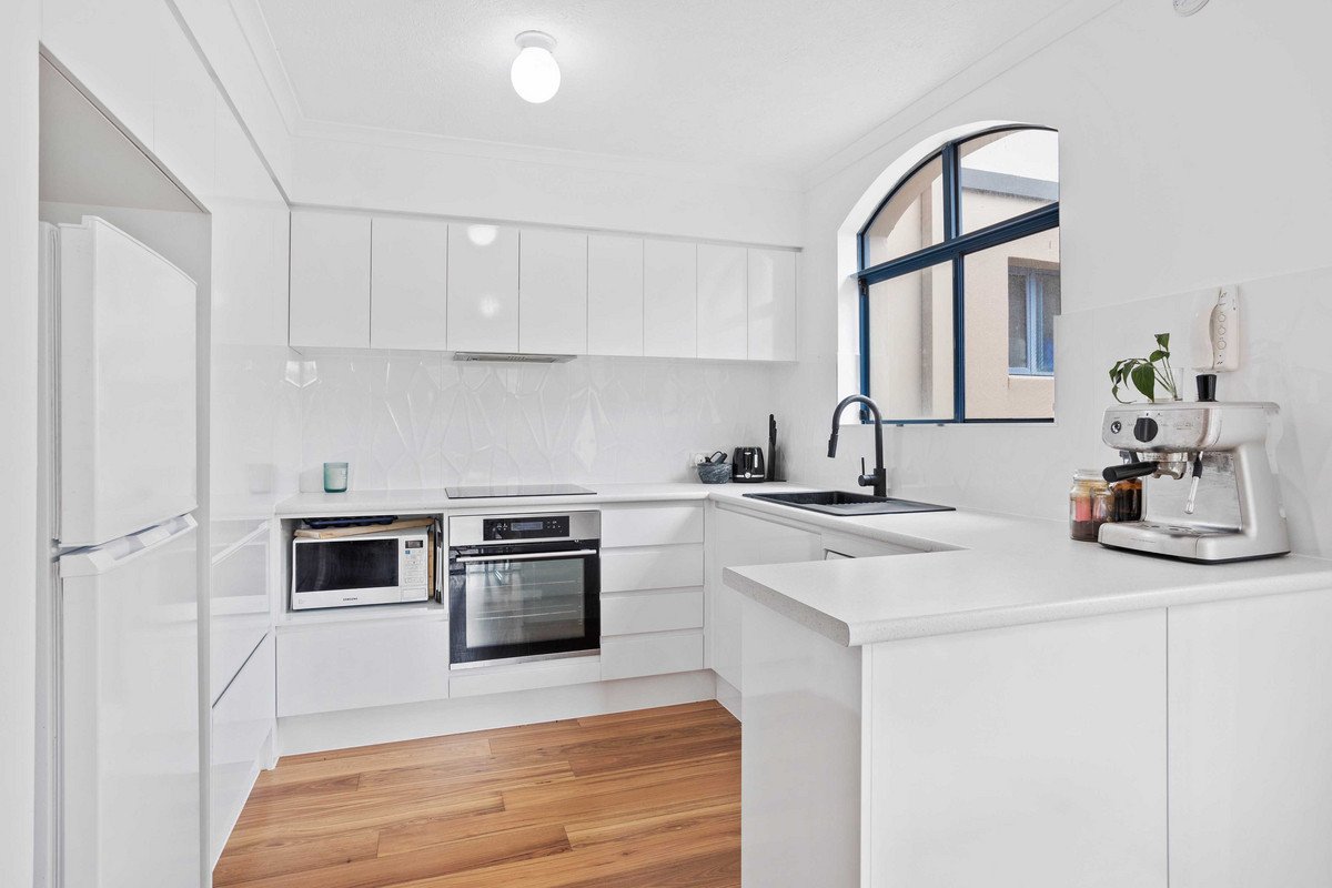 11/4-10 Monte Carlo Avenue Surfers Paradise 2