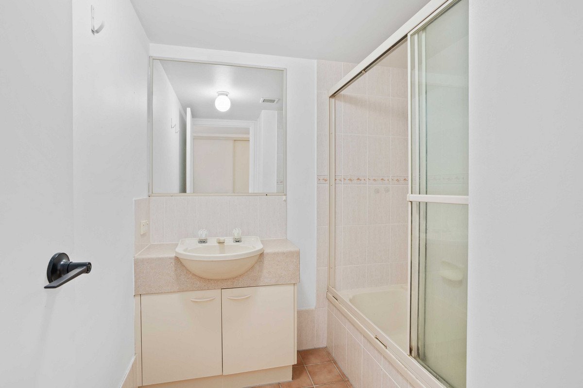 11/4-10 Monte Carlo Avenue Surfers Paradise 9