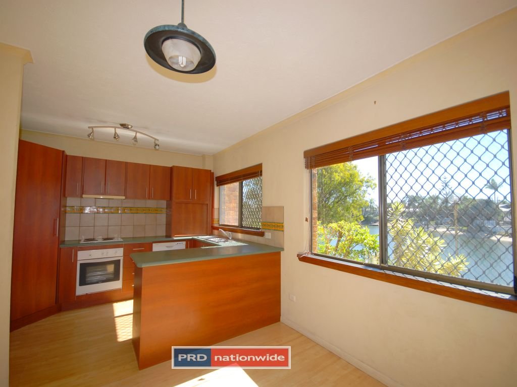 1/14 Dunlop Court MERMAID WATERS 5