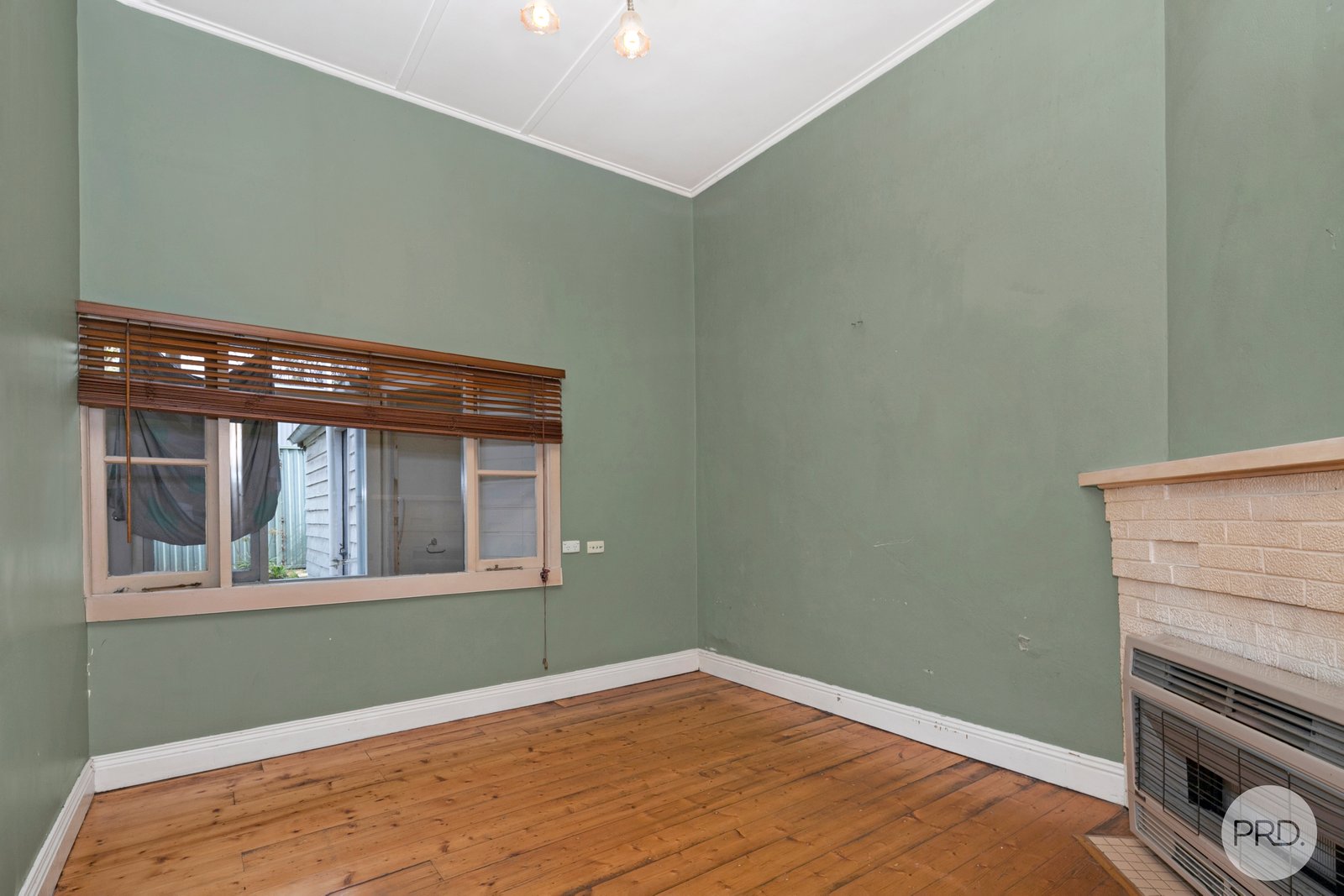 114 Gladstone Street MOUNT PLEASANT 4