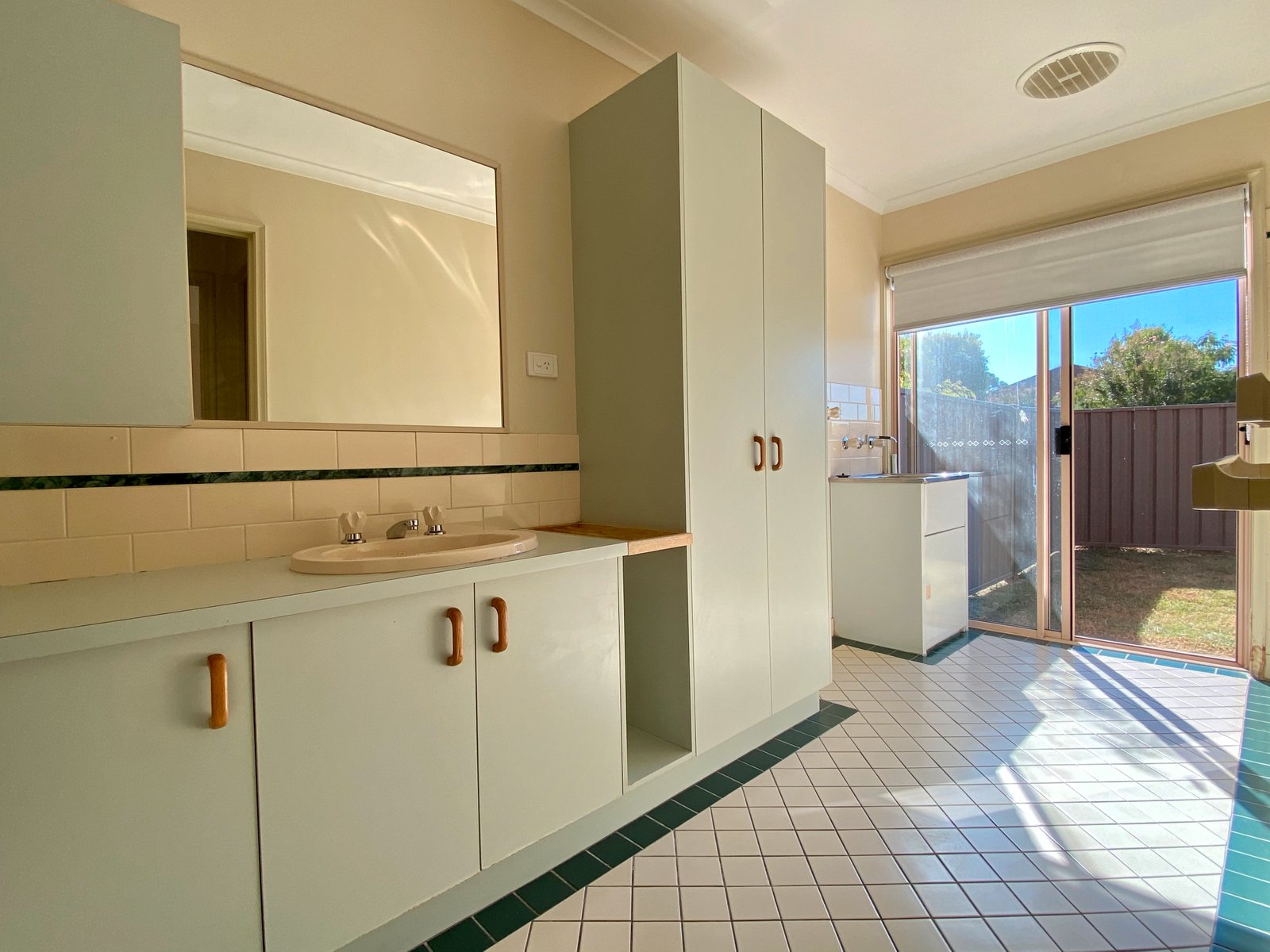 1/14 Graetz Court LAVINGTON 10