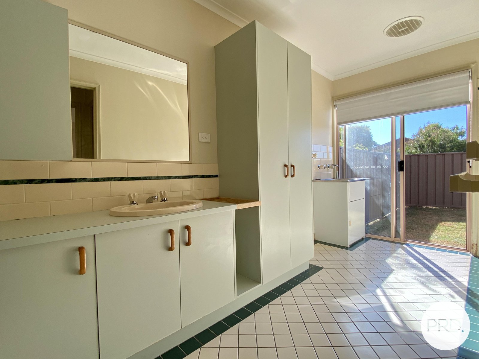 1/14 Graetz Court LAVINGTON 9