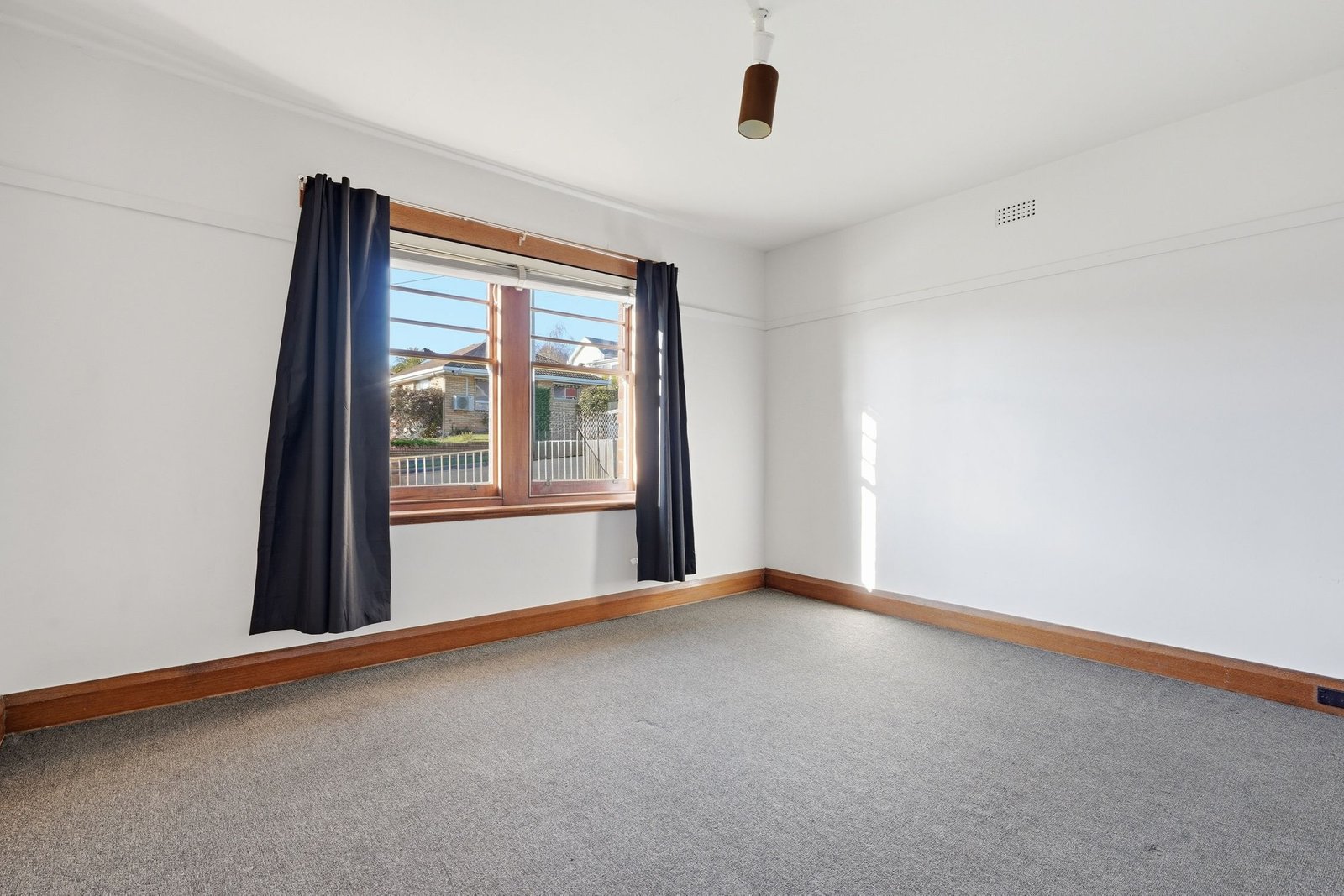 1/14 Greenway Avenue LENAH VALLEY 11