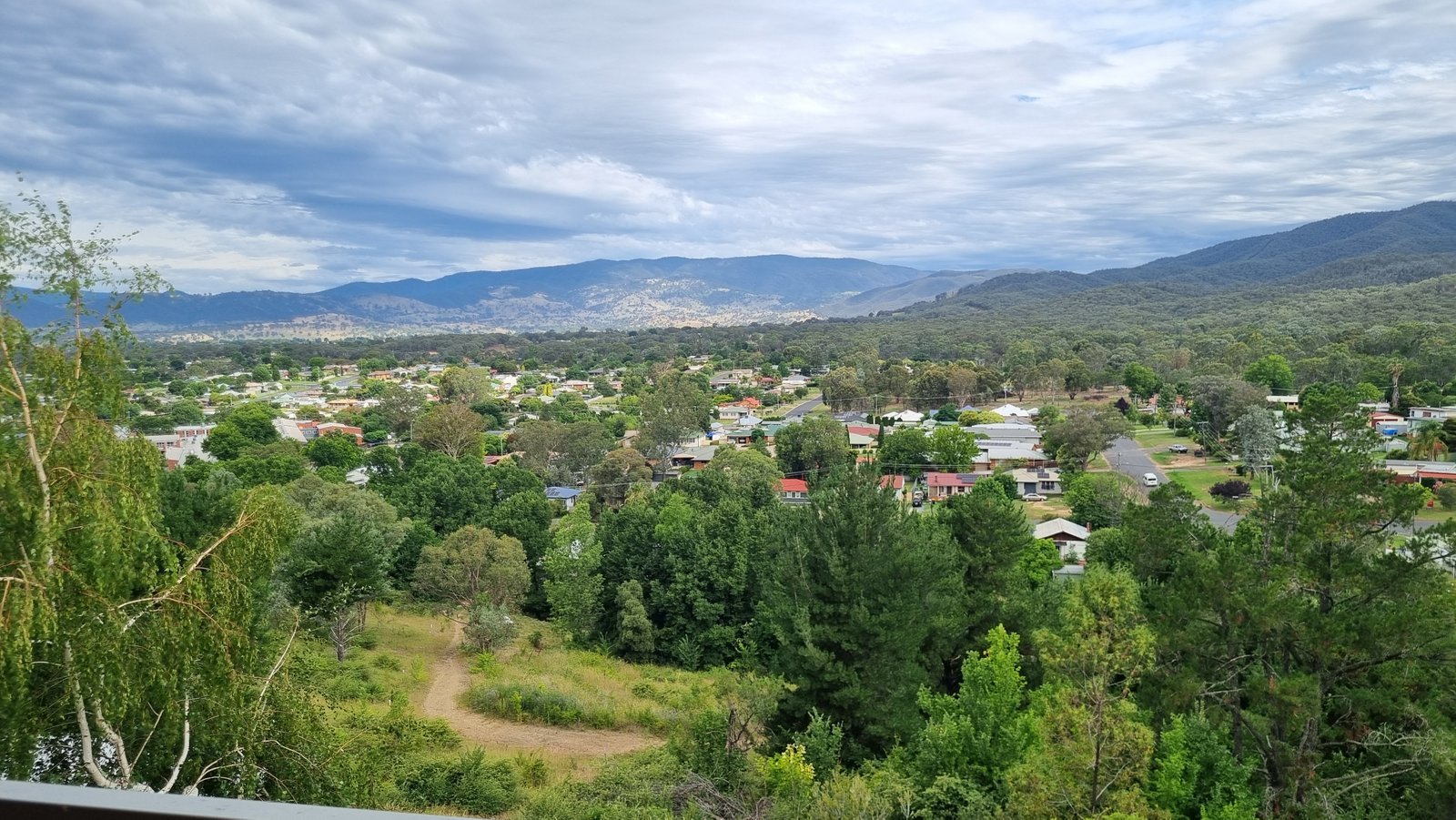 114 Howick St  TUMUT 9