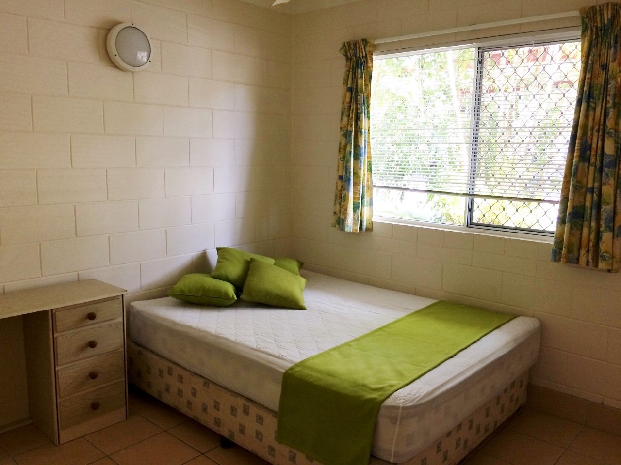1/14 Island Drive CANNONVALE 4