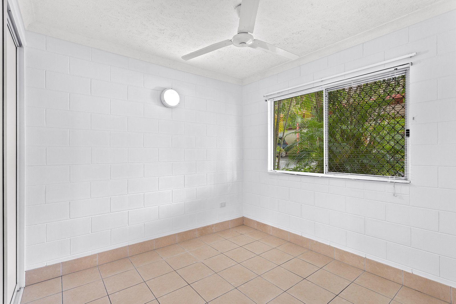1/14 Island Drive CANNONVALE 7