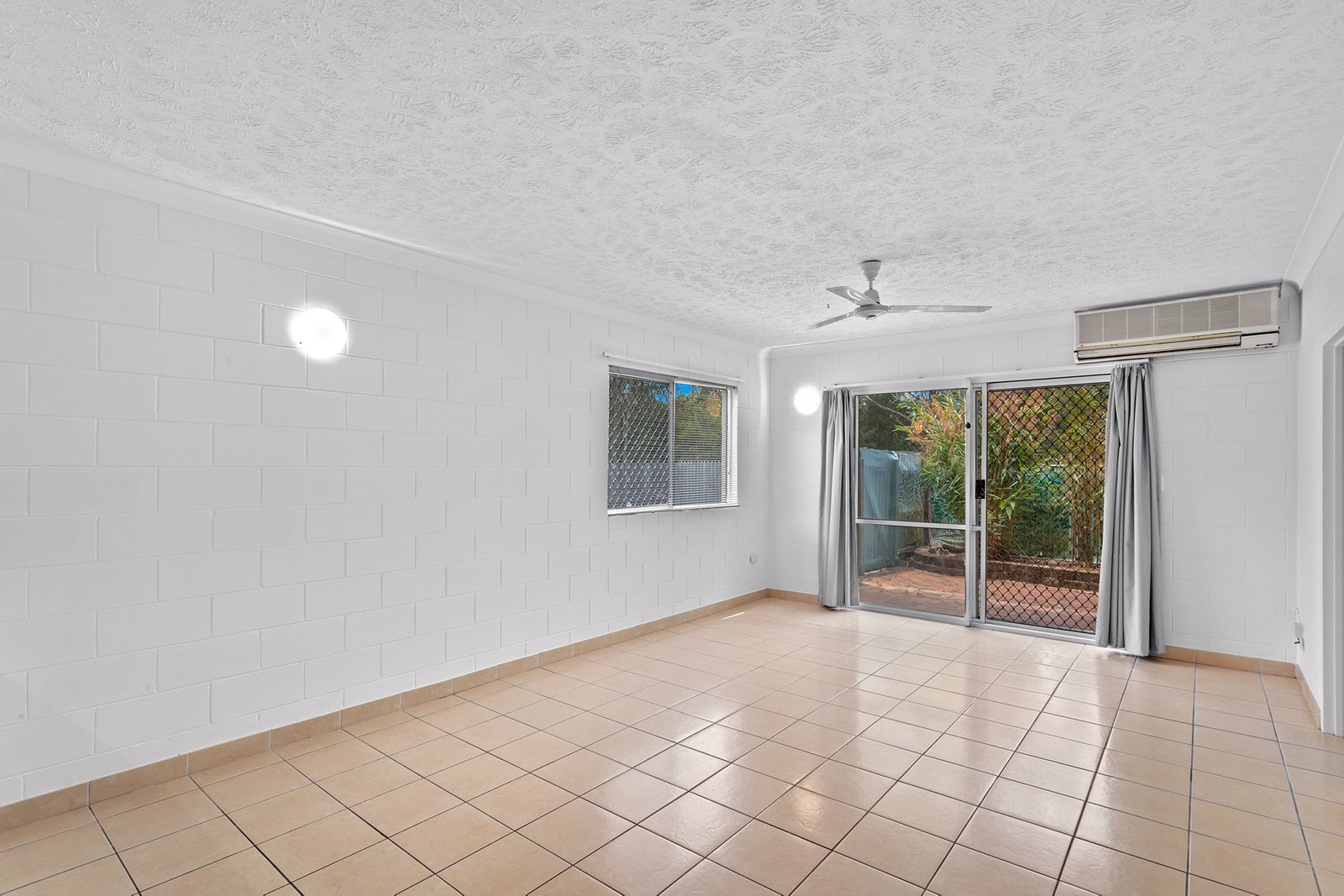 1/14 Island Drive CANNONVALE 8