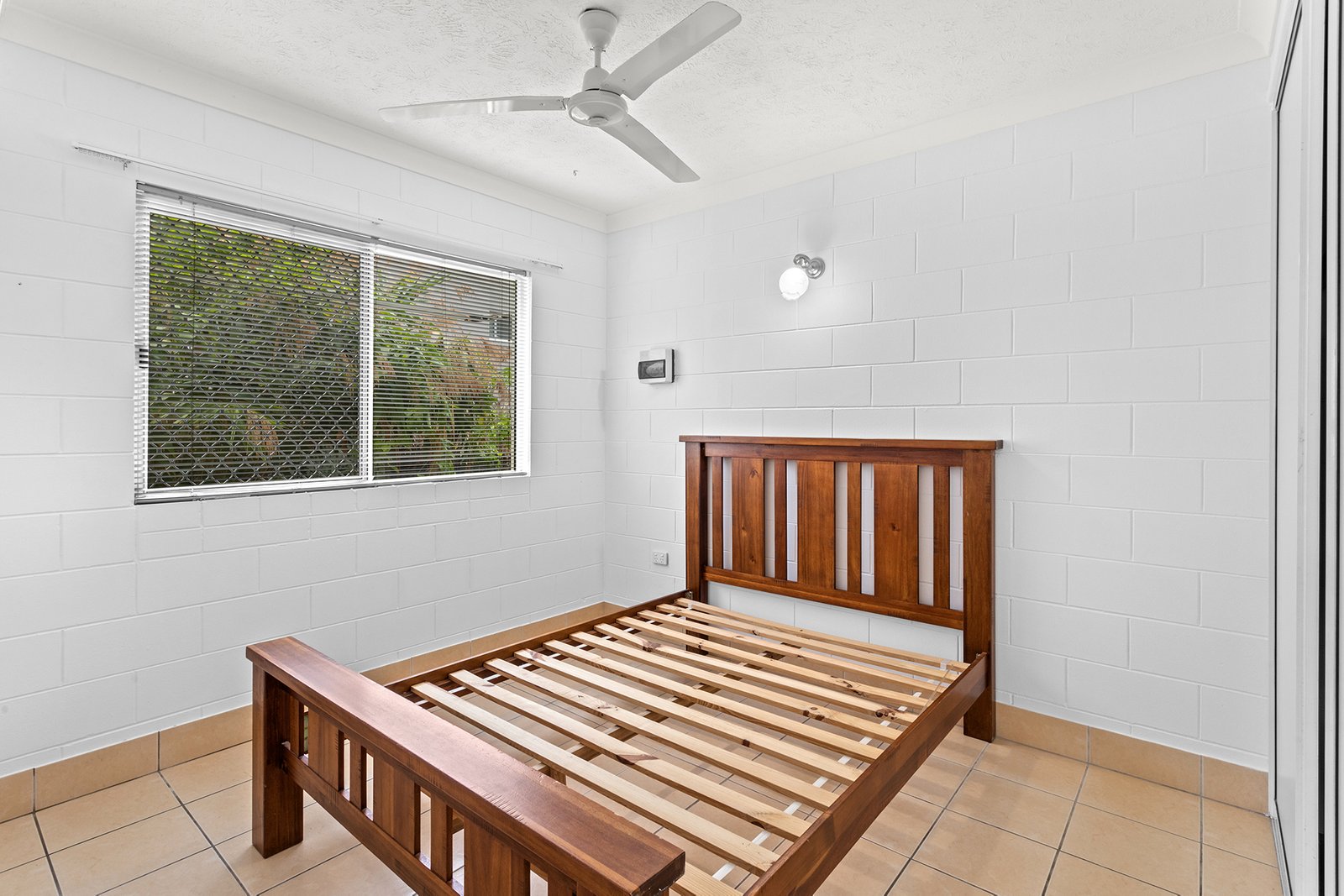 1/14 Island Drive CANNONVALE 6