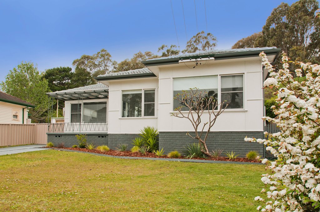 114 Lake Entrance Road OAK FLATS 1