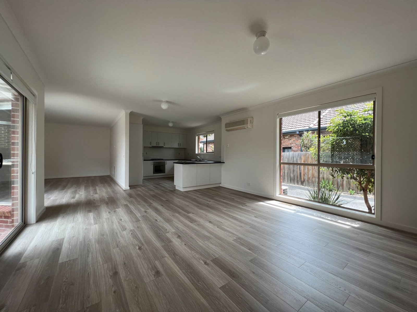 Gallery: 1/14 Manoon Road