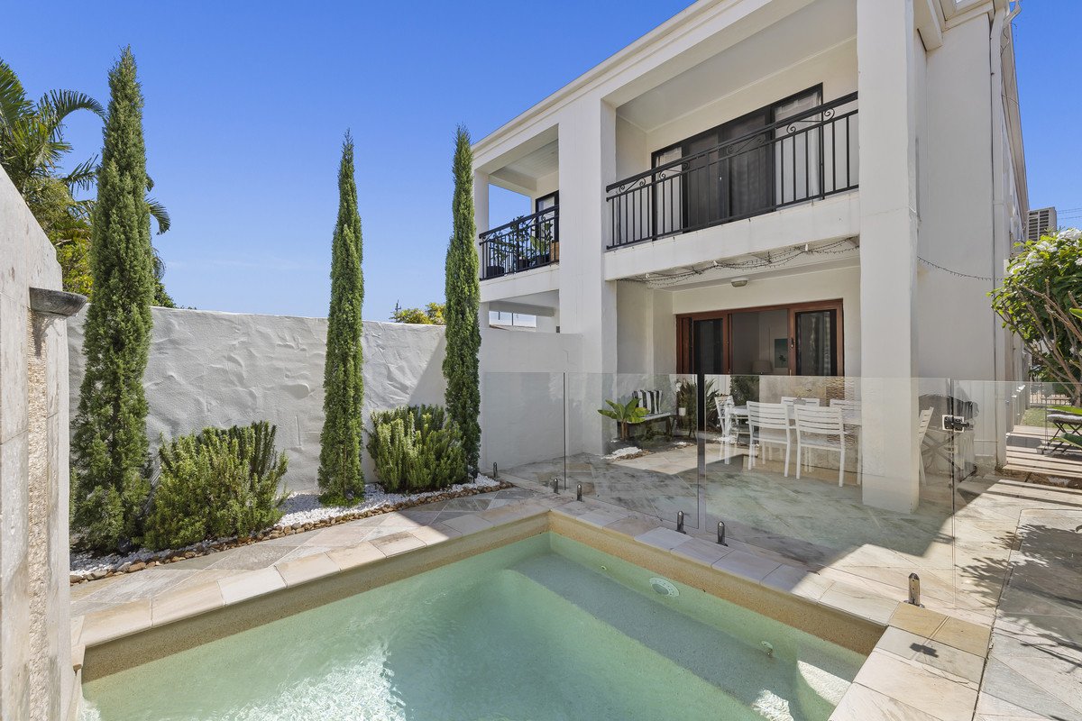 1/14 Miami Shore Parade MIAMI 2