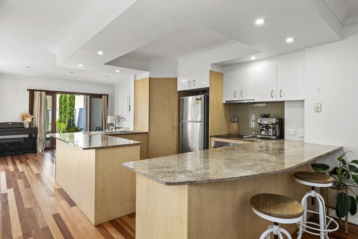 1/14 Miami Shore Parade MIAMI 5