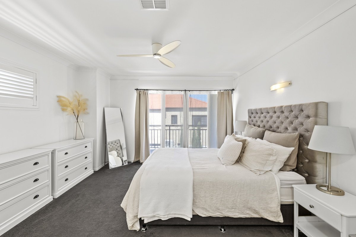 1/14 Miami Shore Parade MIAMI 9