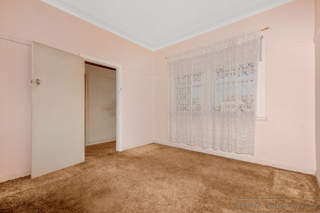 114 New England Highway RUTHERFORD 8