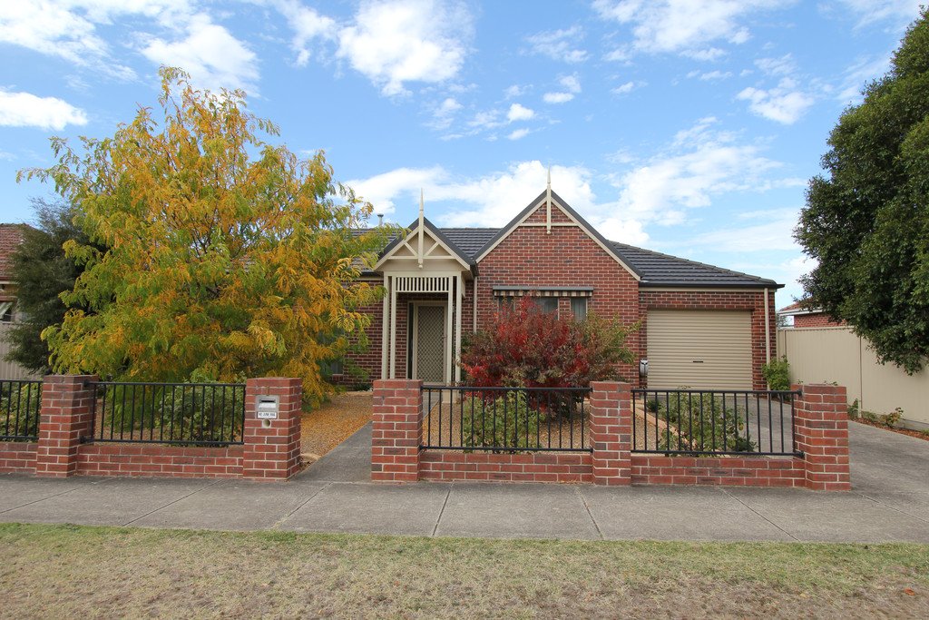 1/14 Park Street WENDOUREE 1