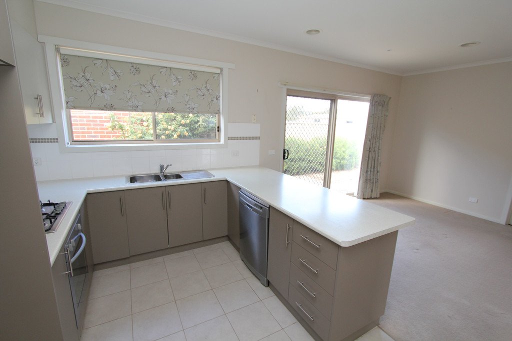1/14 Park Street WENDOUREE 3