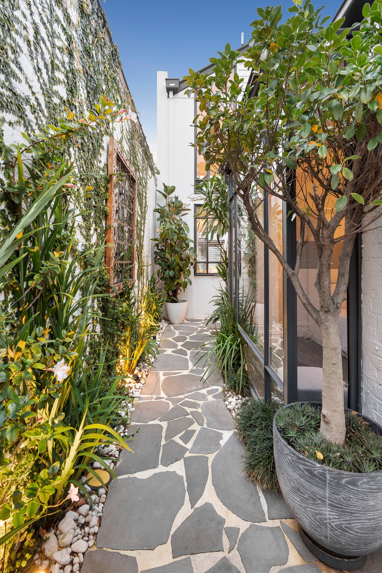 Gallery: 114 Raglan Street