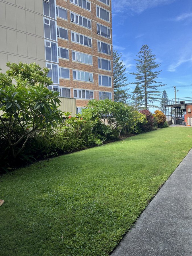 1/14 The Esplanade Burleigh Heads 3